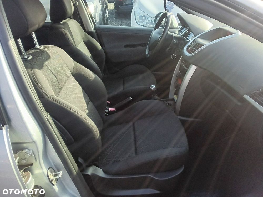 Peugeot 207 - 12