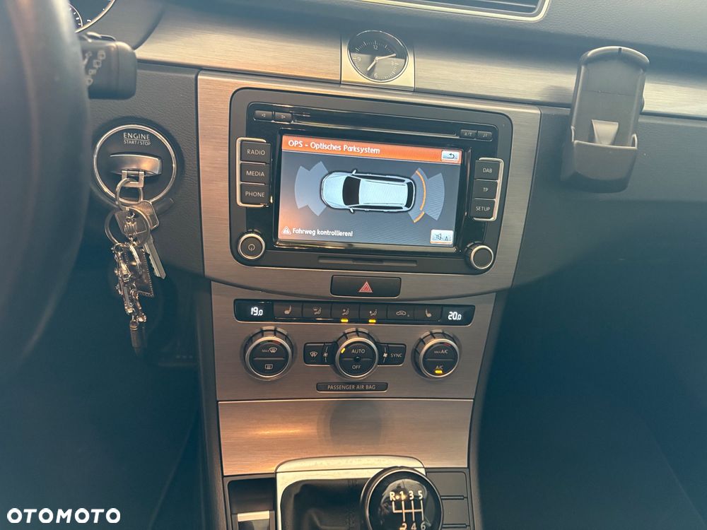 Volkswagen Passat Variant 2.0 Blue TDI SCR Comfortline - 19