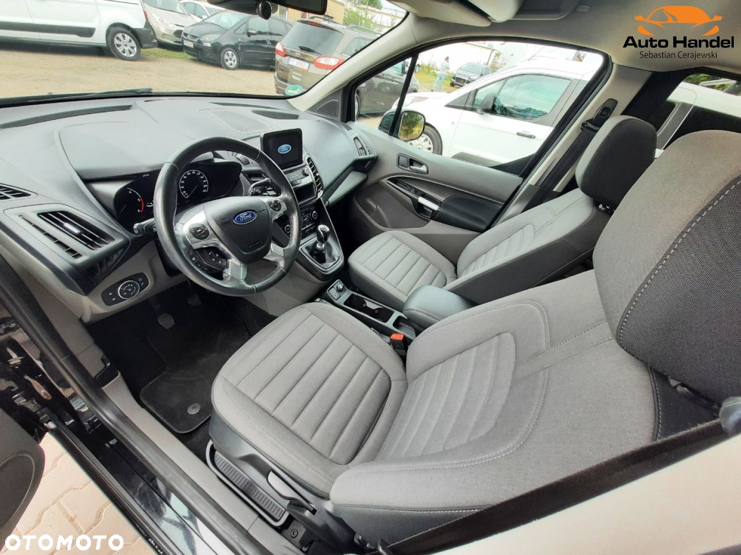 Ford Tourneo Connect Grand - 32