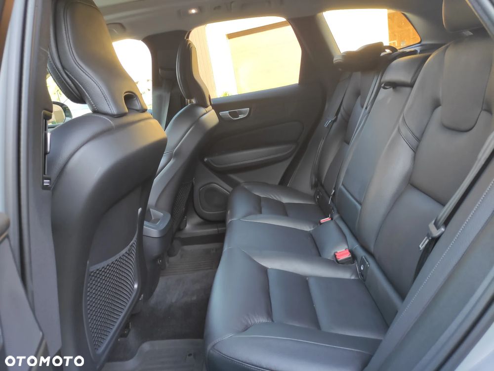 Volvo XC 60 B5 B AWD Plus Dark - 18