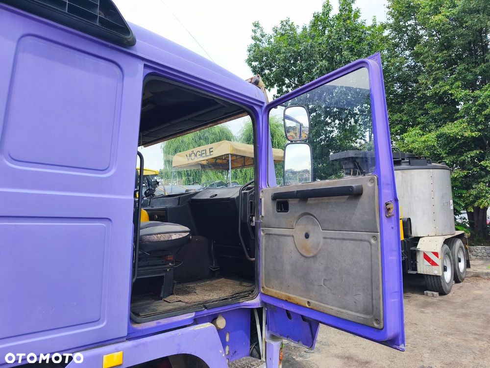 Volvo F 12 360 6X2 - 13