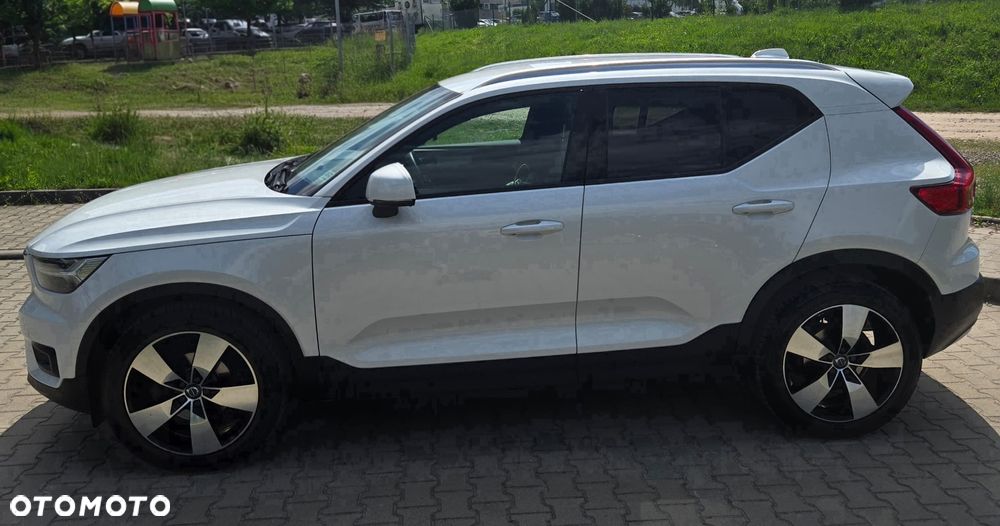 Volvo XC 40 T3 Momentum Pro - 4