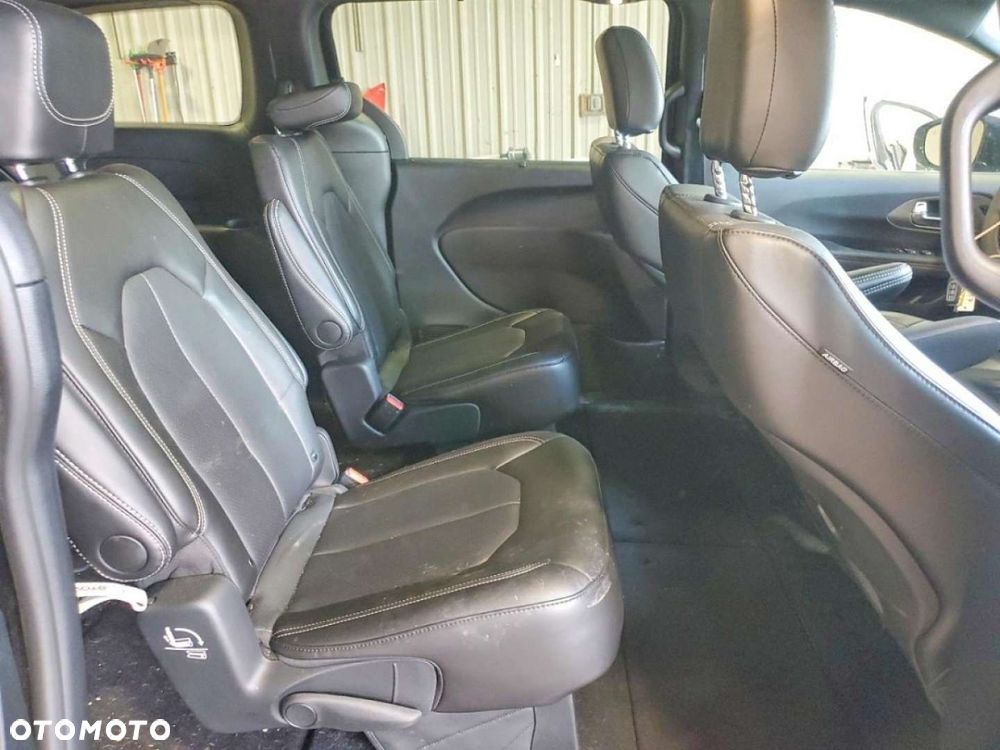 Chrysler Pacifica - 10