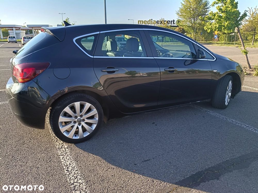 Opel Astra 1.4 T Cosmo - 4