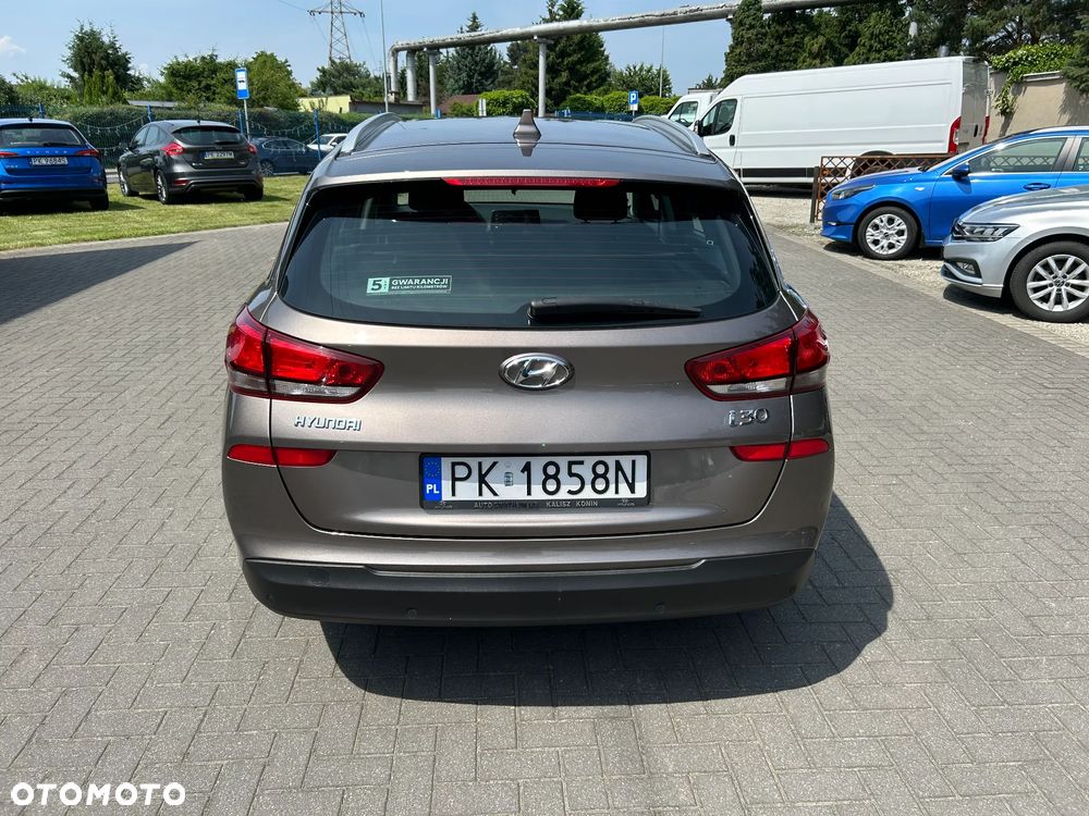 Hyundai i30 1.5 DPI Classic + - 23