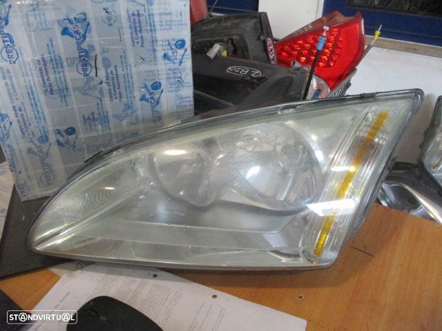 Farol Far1469 FORD FOCUS 2 FASE 1 2005 1.8TDCI 115CV 5P CINZENTO  ESQ H7 + H1 - 1