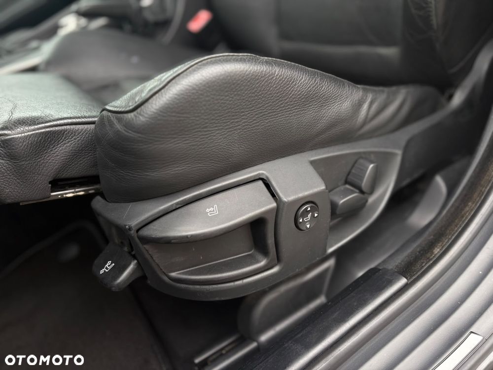 BMW Seria 5 525d - 34