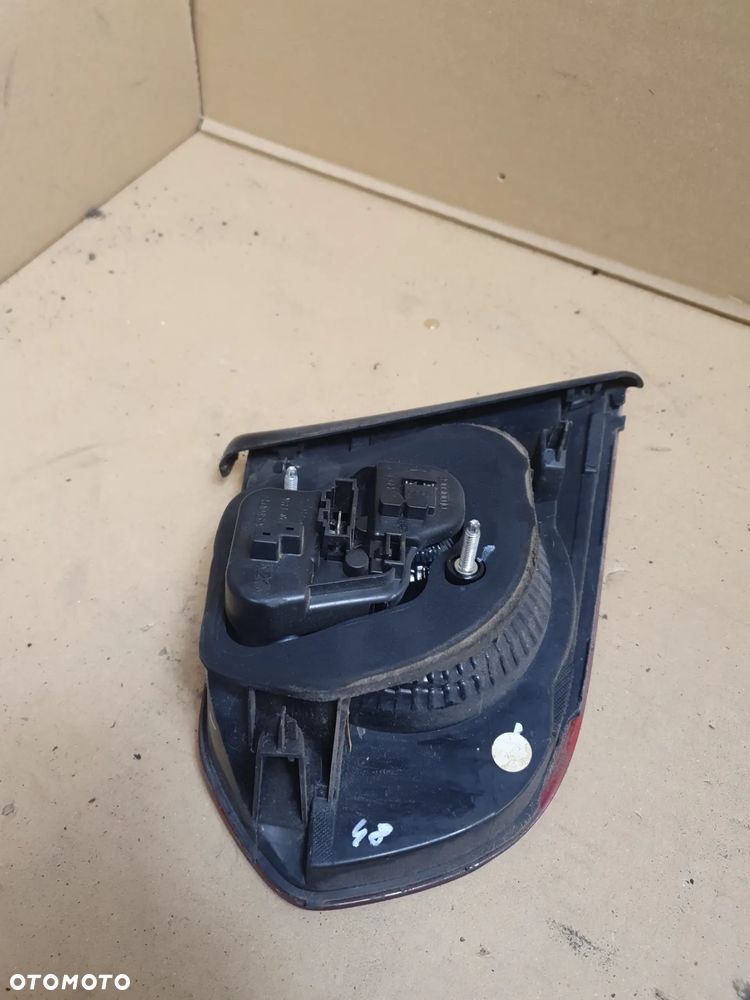 . LAMPA PRAWA W KLAPE VOLKSWAGEN GOLF 6 - 5