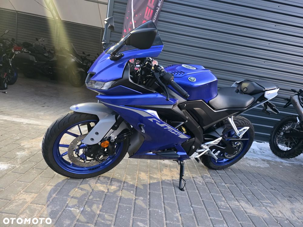 Yamaha YZF - 28