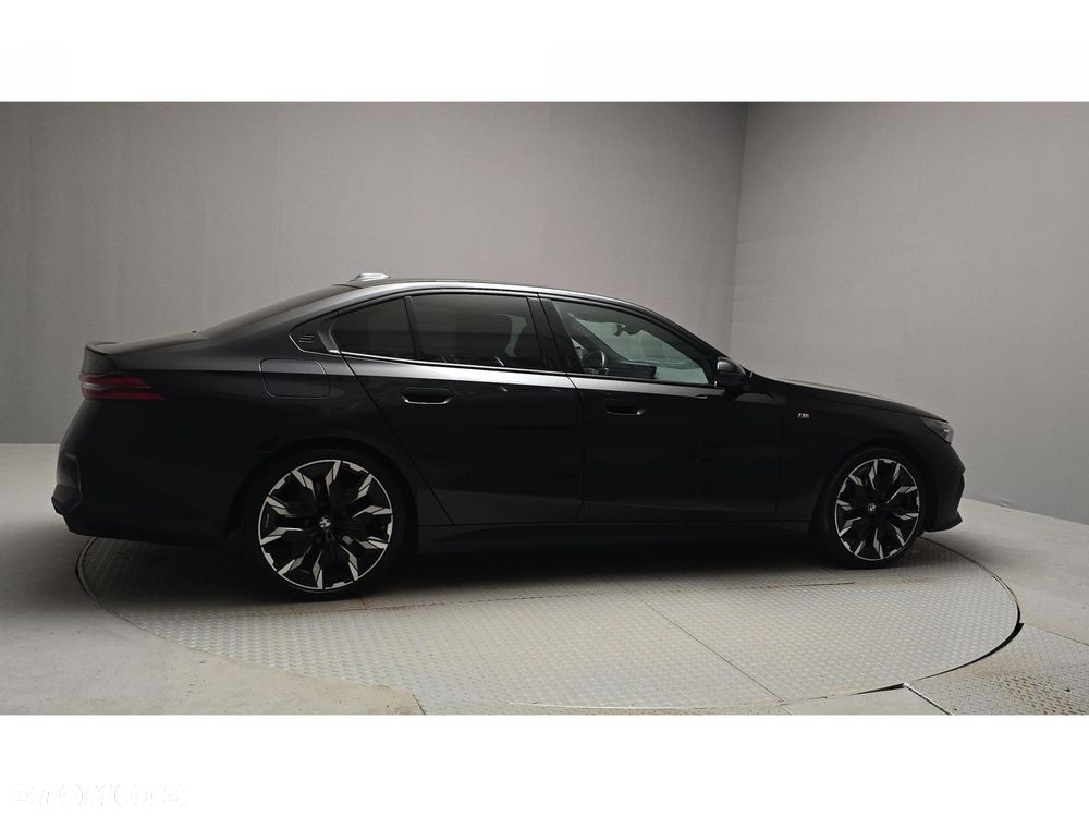 BMW Seria 5 520d xDrive mHEV M Sport - 6