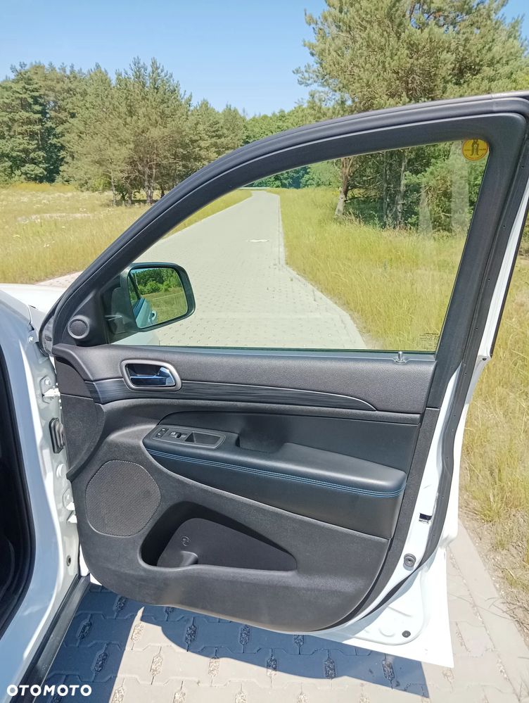 Jeep Grand Cherokee - 20