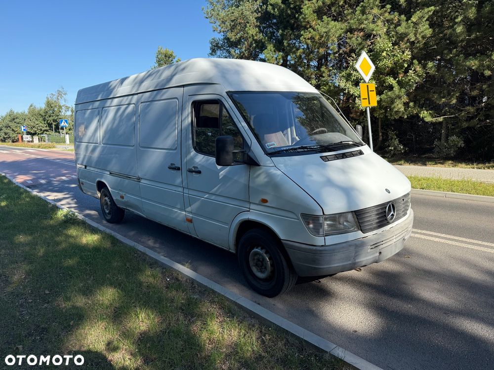 Mercedes-Benz Sprinter - 2