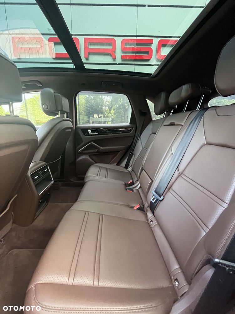 Porsche Cayenne - 10