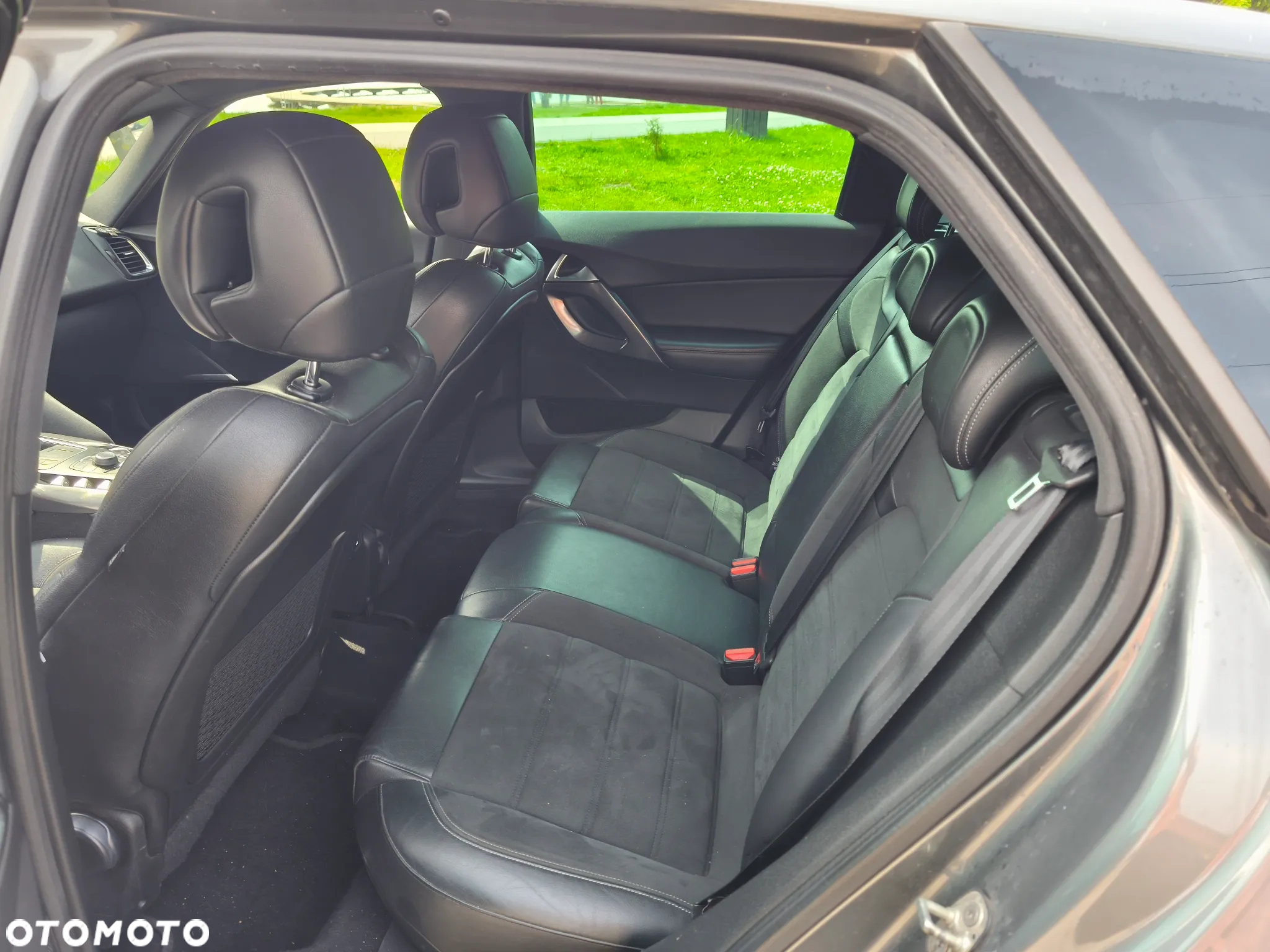 Citroën DS5 1.6 e-HDi Chic MCP - 8