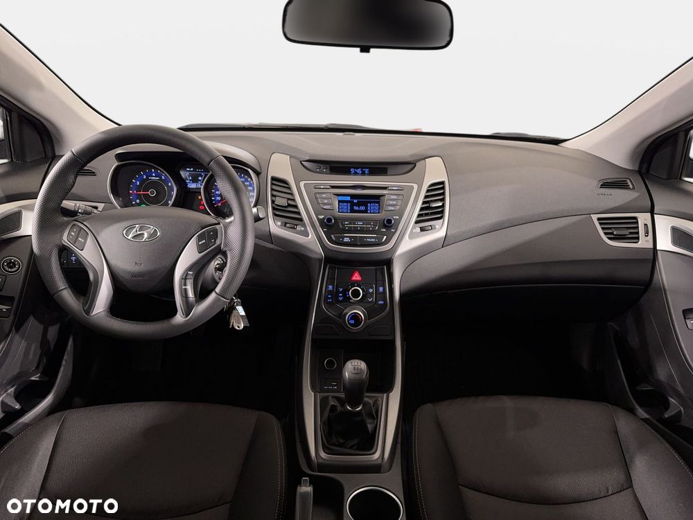 Hyundai Elantra - 14