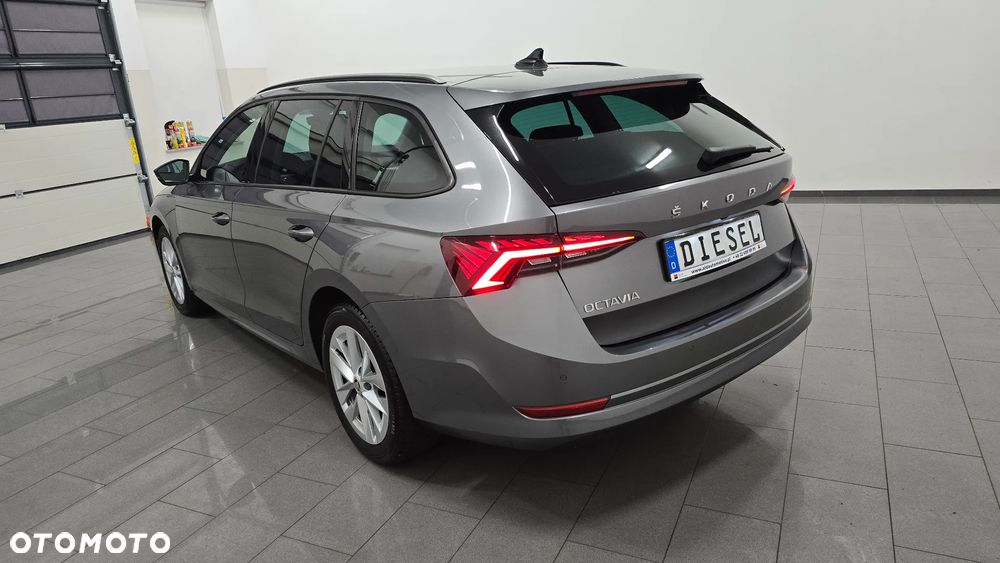 Skoda Octavia 2.0 TDI DSG Sport Edition - 4