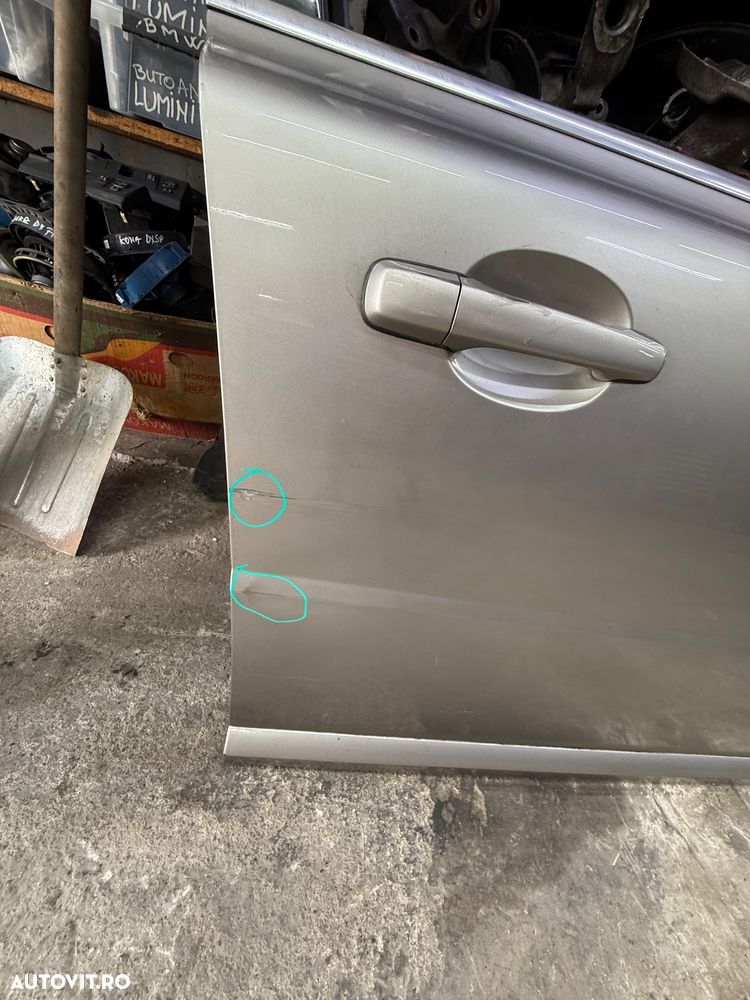 Usa dreapta fata VOLVO V70 an 2008-2016 cu mici defecte - 2