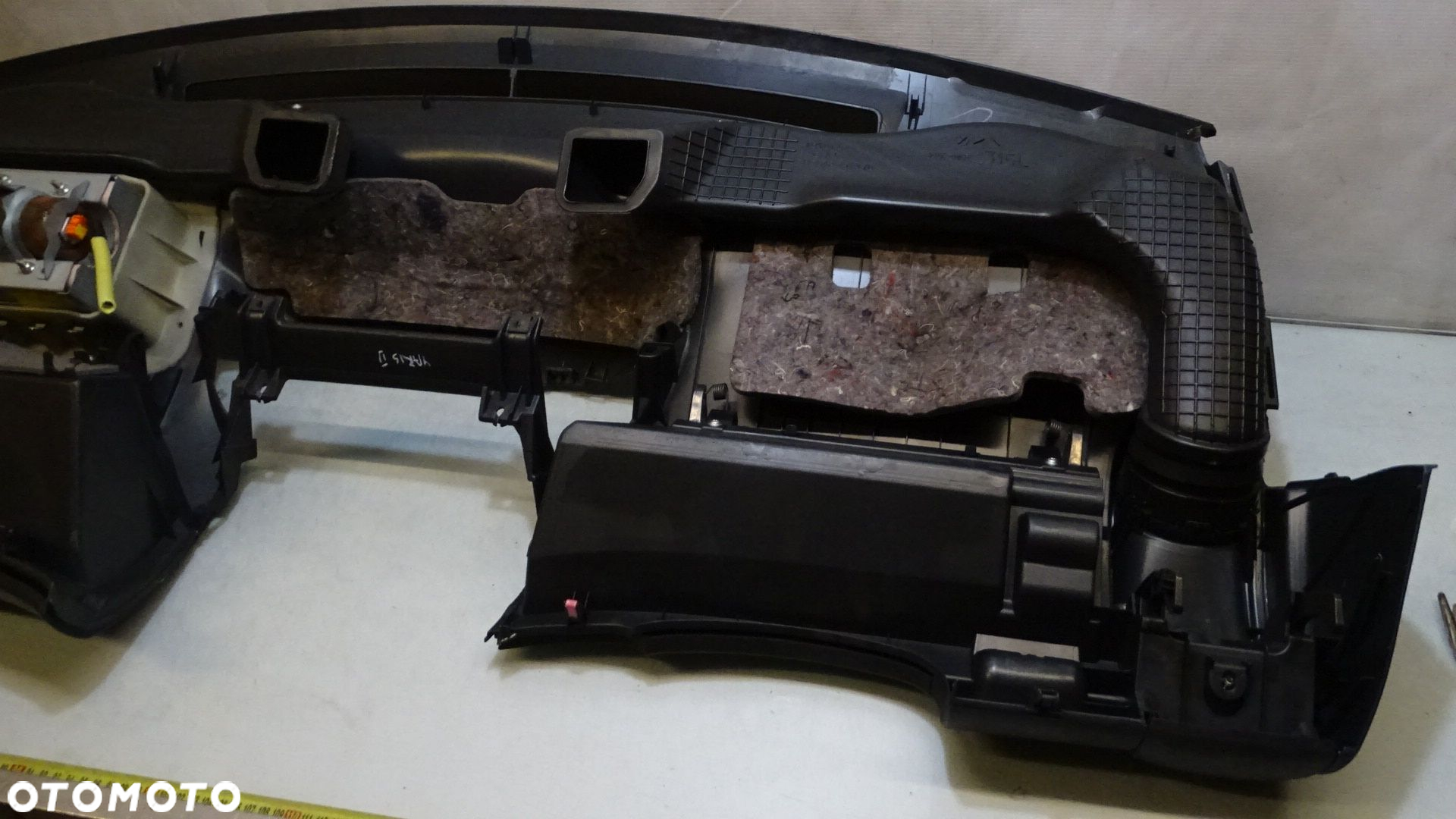 DESKA ROZDZIELCZA TOYOTA YARIS II P9 1.0 - 10