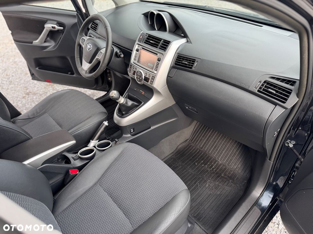 Toyota Verso 2.0 D-4D Premium - 12