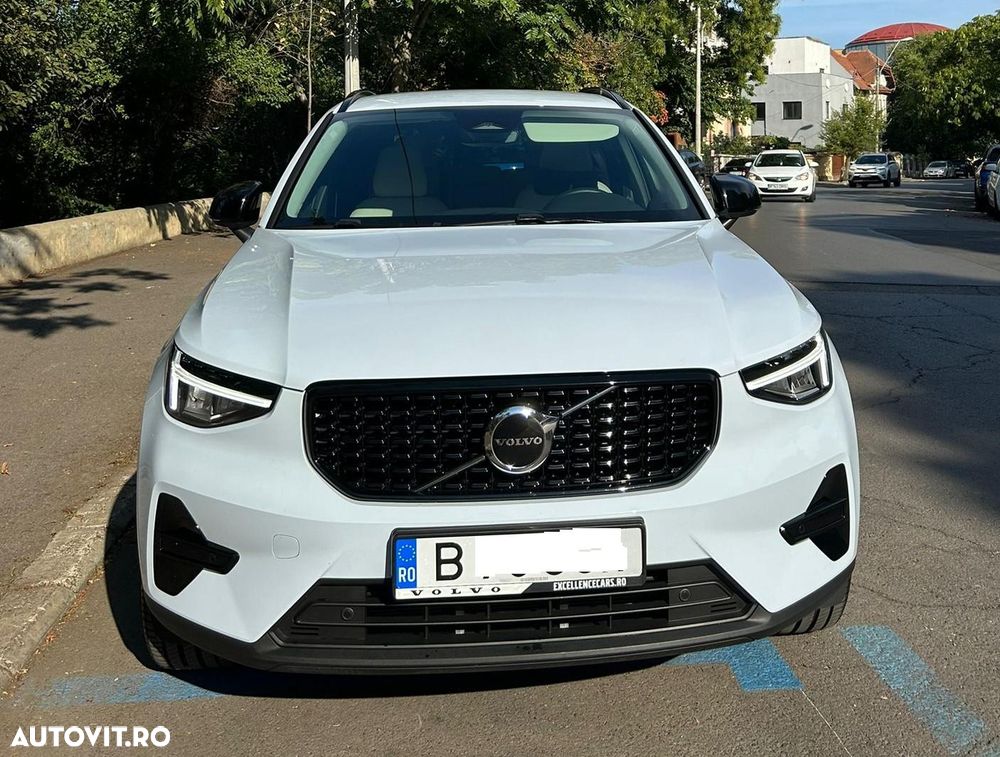 Volvo XC 40 B3 AT FWD MHEV Plus Dark - 1