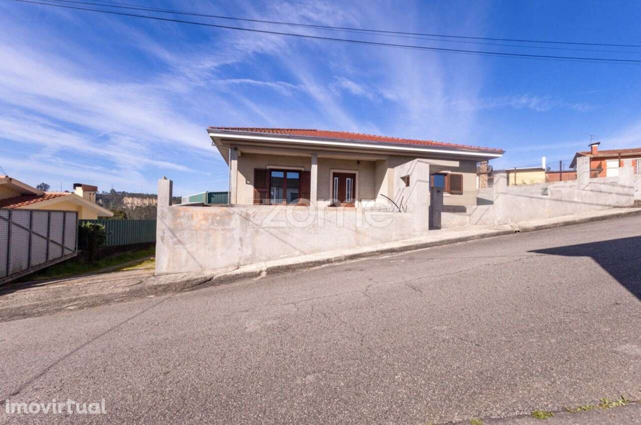 Moradia T3, Térrea, de 4 frentes, em Caldas de São Jorge, S. M. Fei... - Grande imagem: 2/43