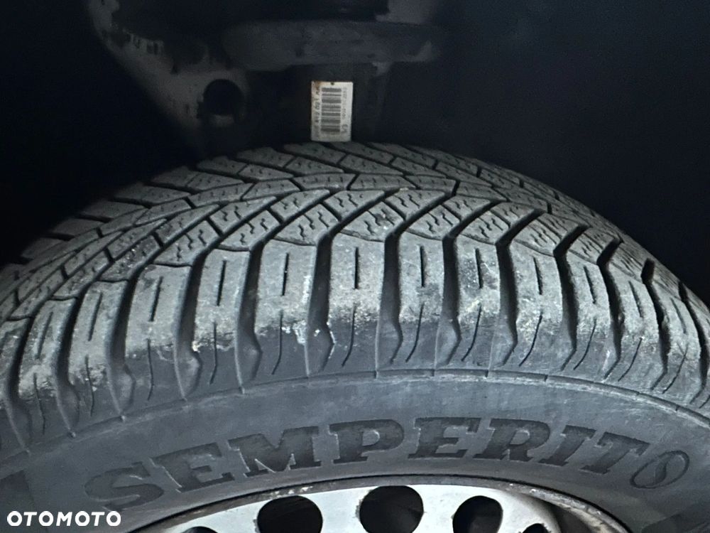 Volkswagen Caddy Maxi - 28