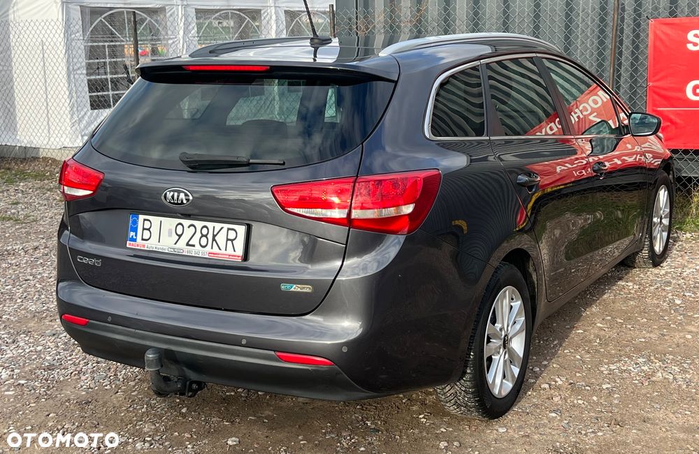 Kia Ceed - 38