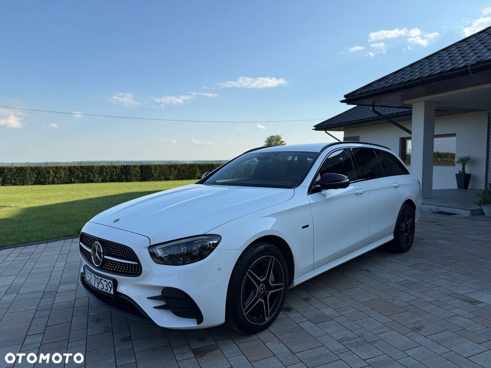 Mercedes-Benz Klasa E 300 de AMG - 18
