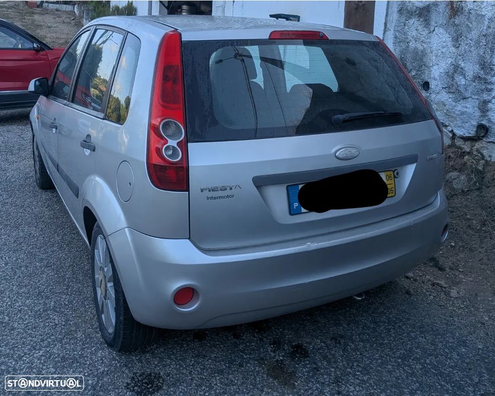 Ford Fiesta 1.4 TDCI Ambiente — fotografia 3