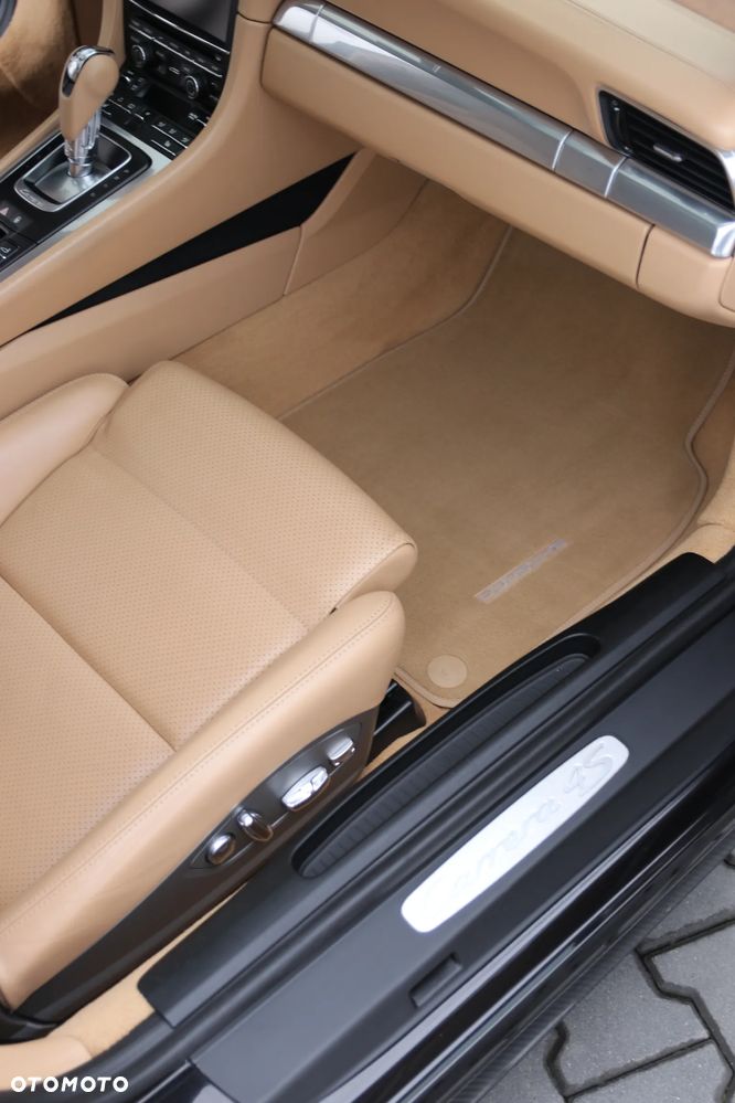 Porsche 911 Carrera 4S PDK - 22