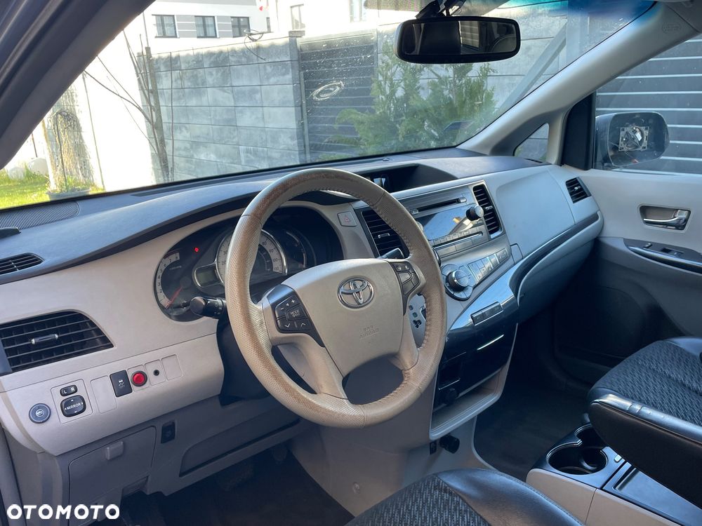 Toyota Sienna 3.5 V6 SE - 6