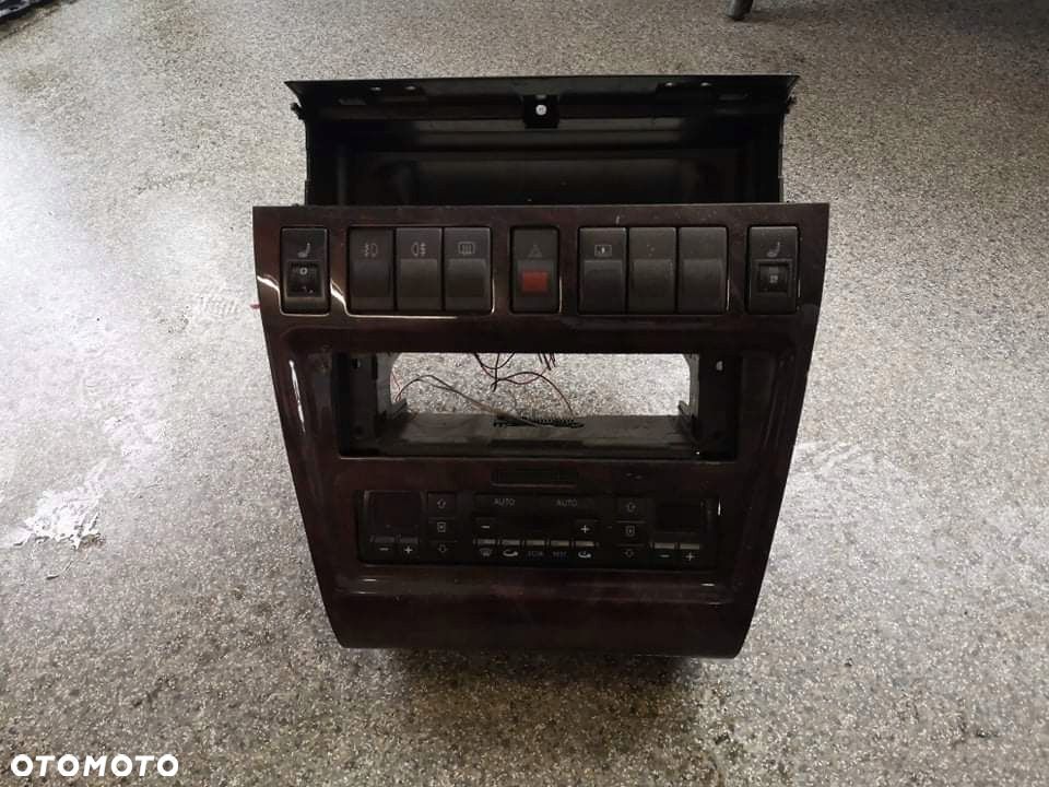 AUDI A8 D2 RAMKA STELAŻ RADIA 4D0857007C