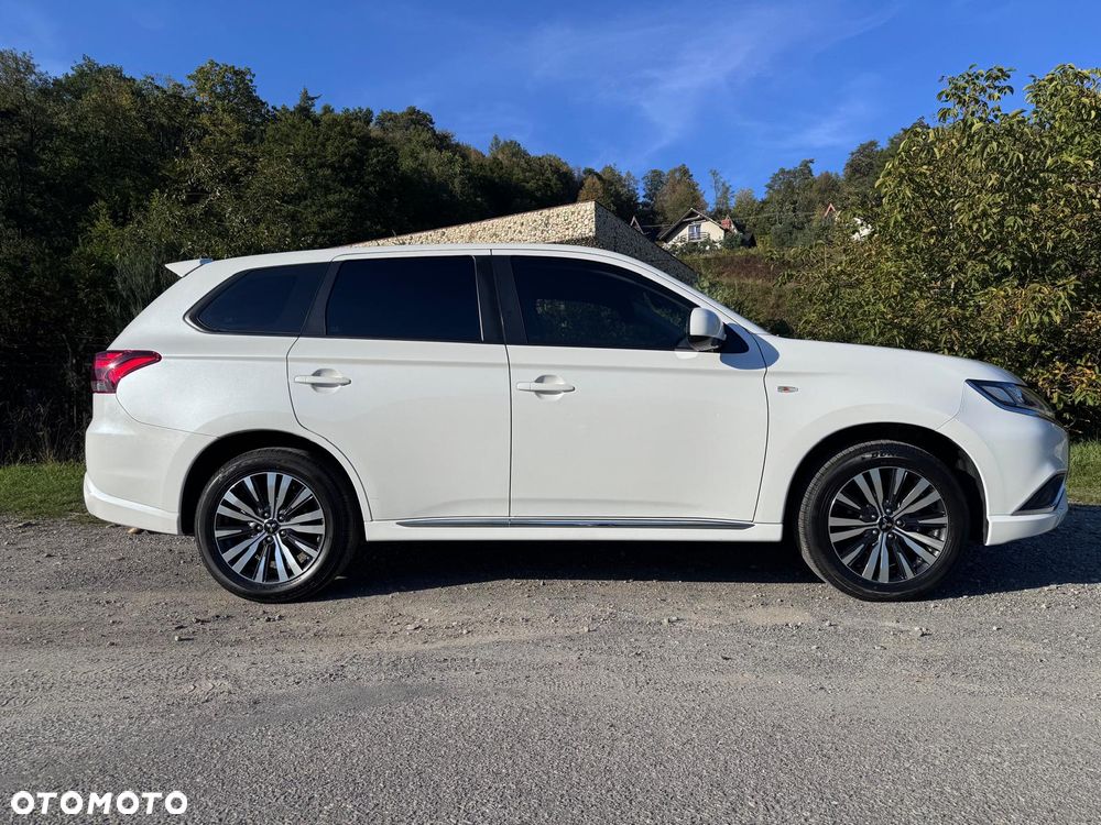 Mitsubishi Outlander - 1
