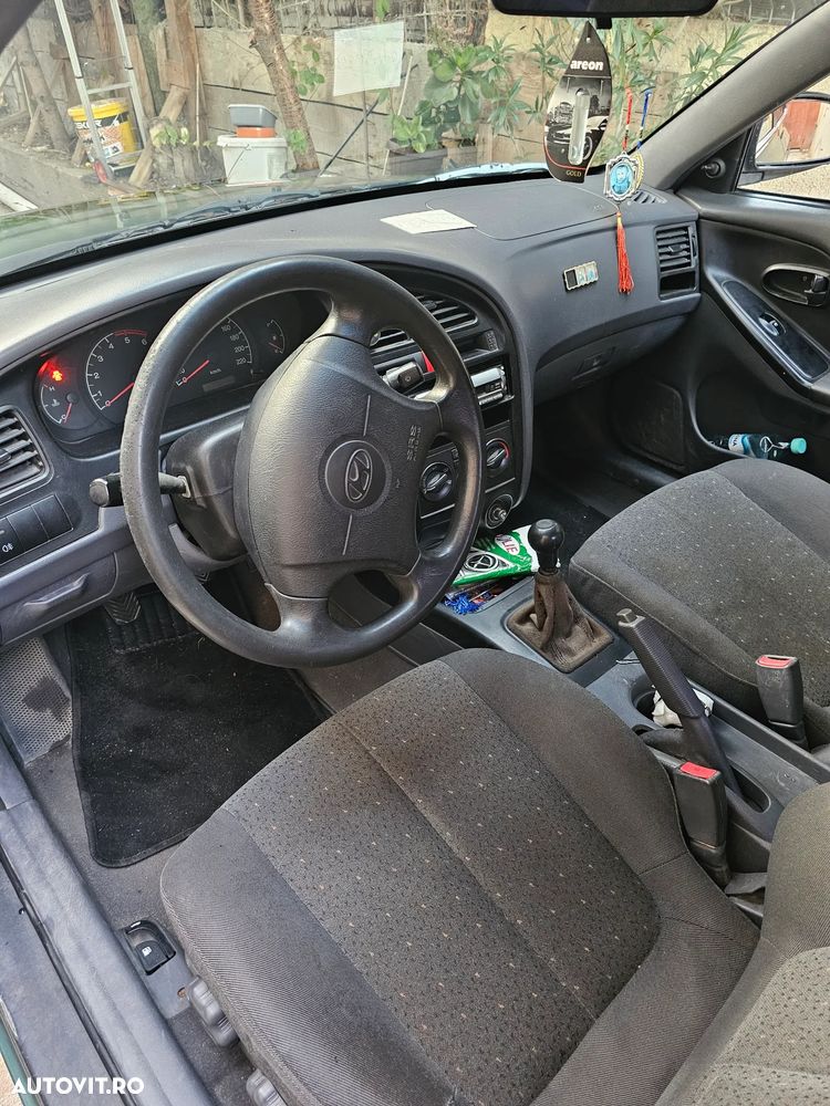 Hyundai Elantra - 2