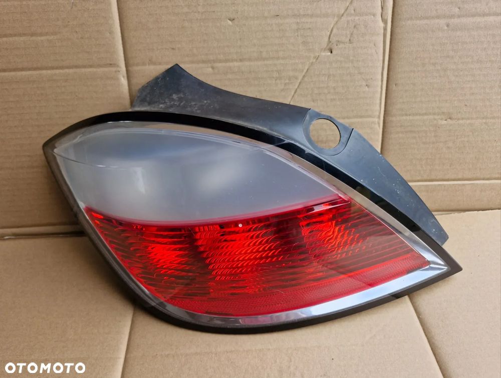 Lampa prawa tylna prawy tył Opel Astra H III hatchback 5 drzwi - 3