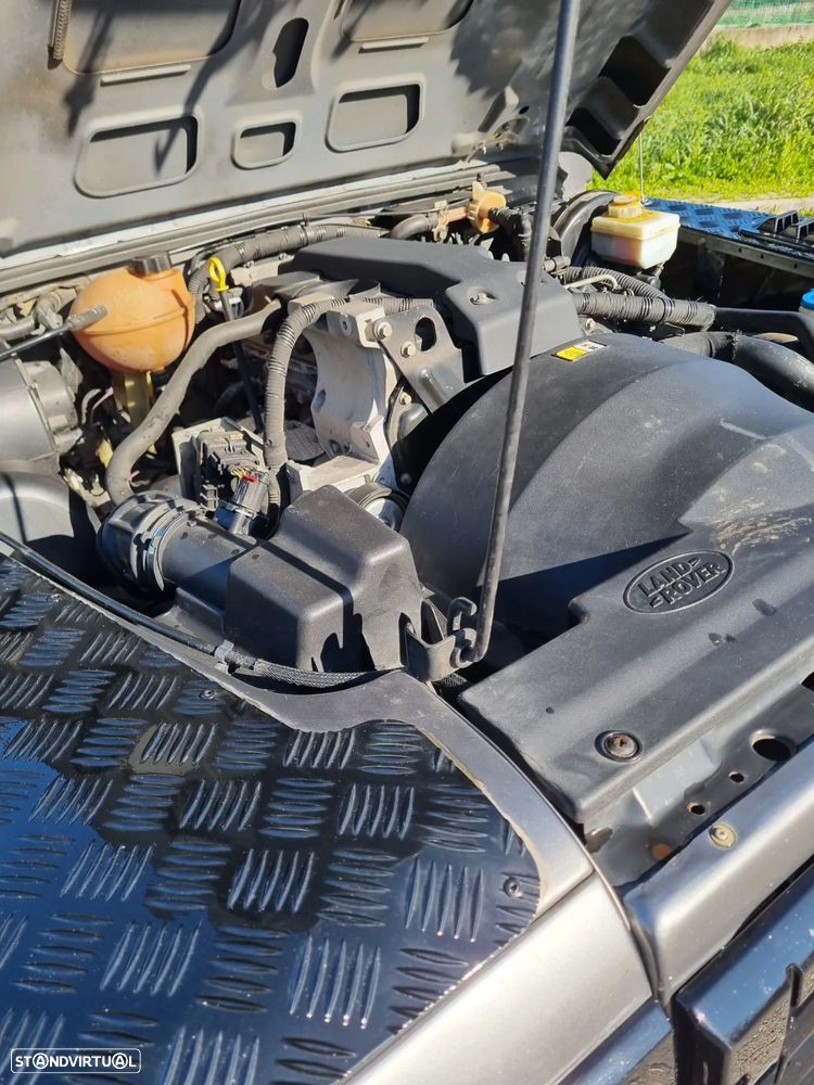 Land Rover Defender 90 SW 2.4 CRD S - 9