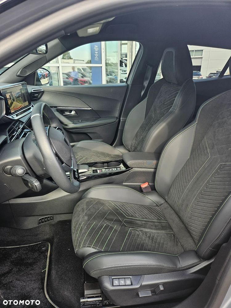 Peugeot 2008 PureTech mHEV GT E-DCS6 - 12