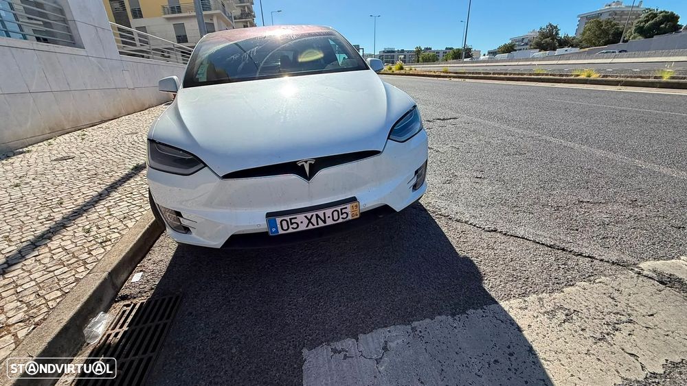 Tesla Model X - 13