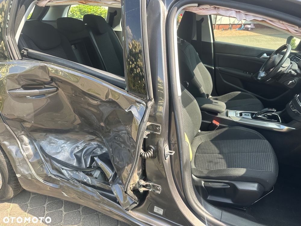 Peugeot 308 1.2 PureTech Active Pack S&S EAT8 - 6