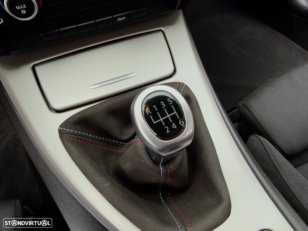 BMW 318 d Sport - 31