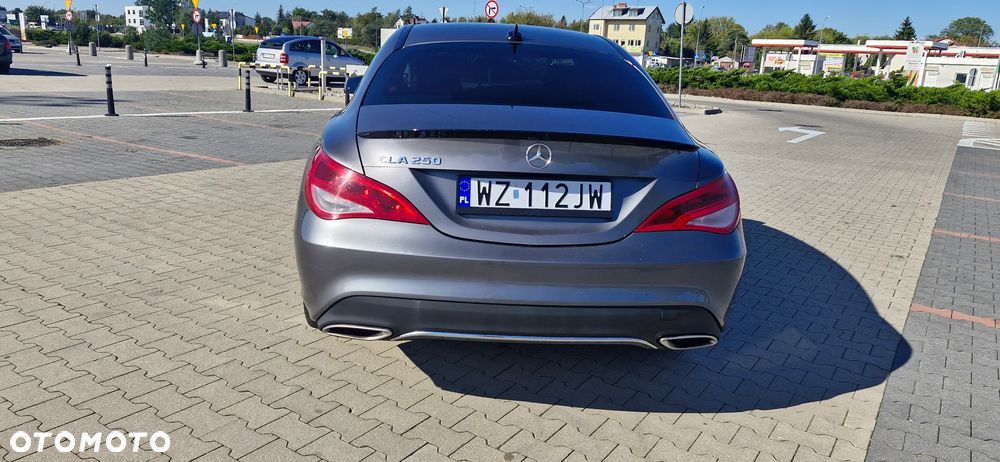 Mercedes-Benz CLA 250 4Matic 7G-DCT - 10
