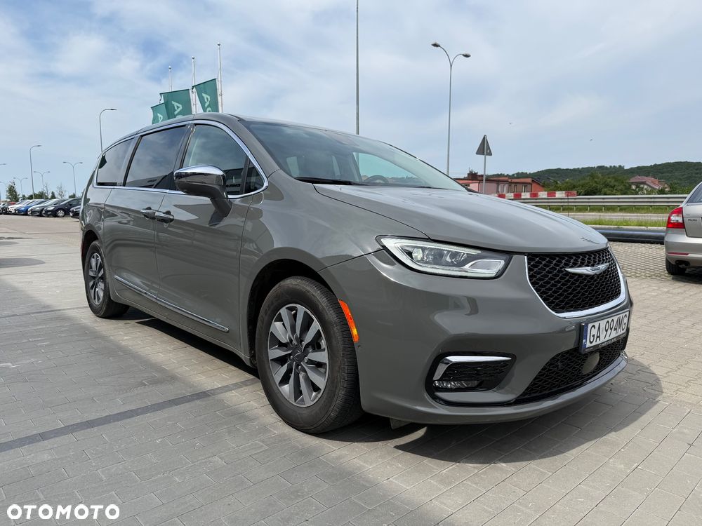Chrysler Pacifica - 3