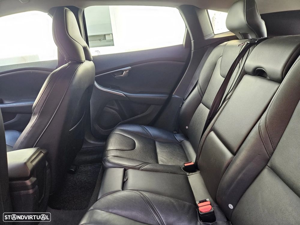 Volvo V40 D2 - 13