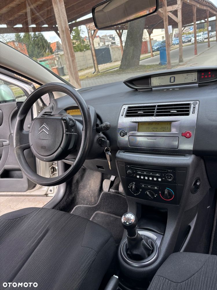 Citroën C4 1.4 16V Style - 12