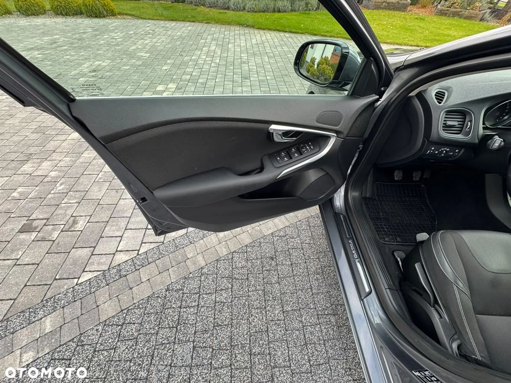 Volvo V40 T3 Momentum - 21