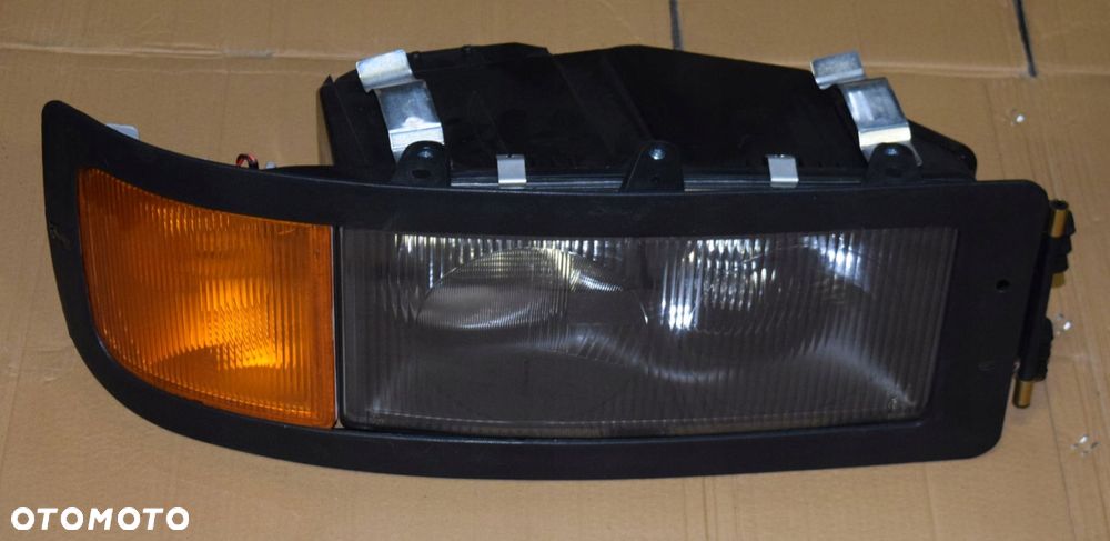 LAMPA REFLEKTOR PRZEDNI MAN F2000 M2000 F90 NOWY! - 2