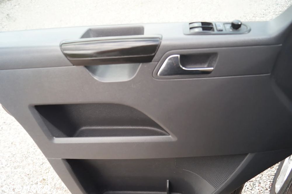 Volkswagen Caravelle - 23