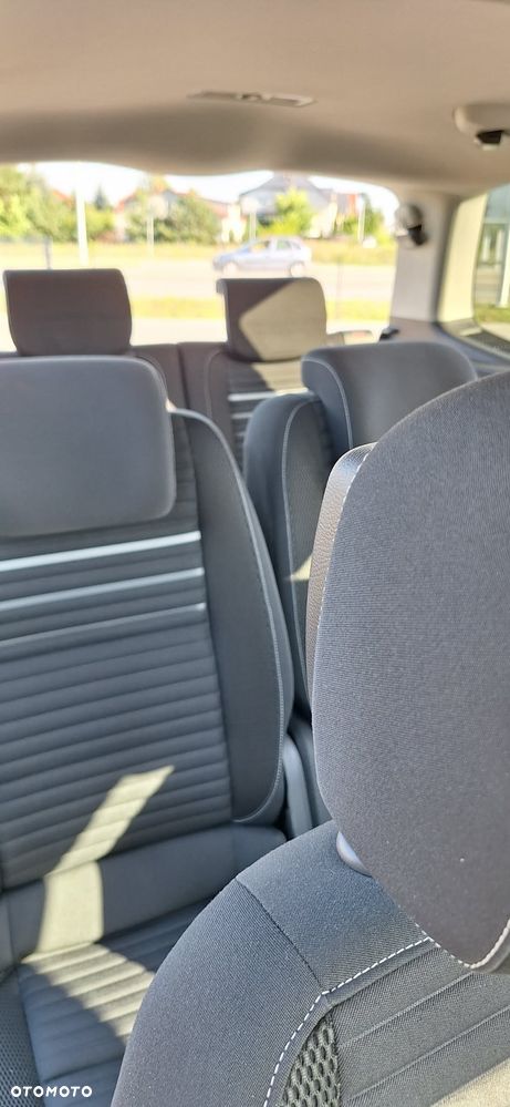 Volkswagen Touran 2.0 TDI DPF Comfortline - 8