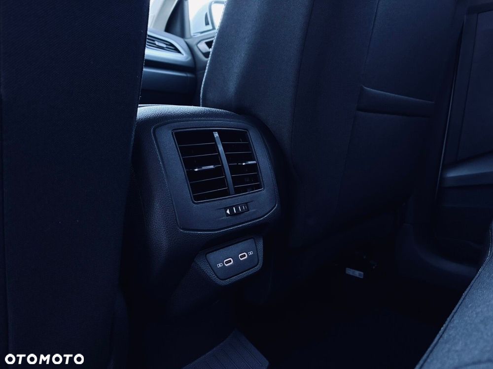 Volkswagen T-Roc - 25