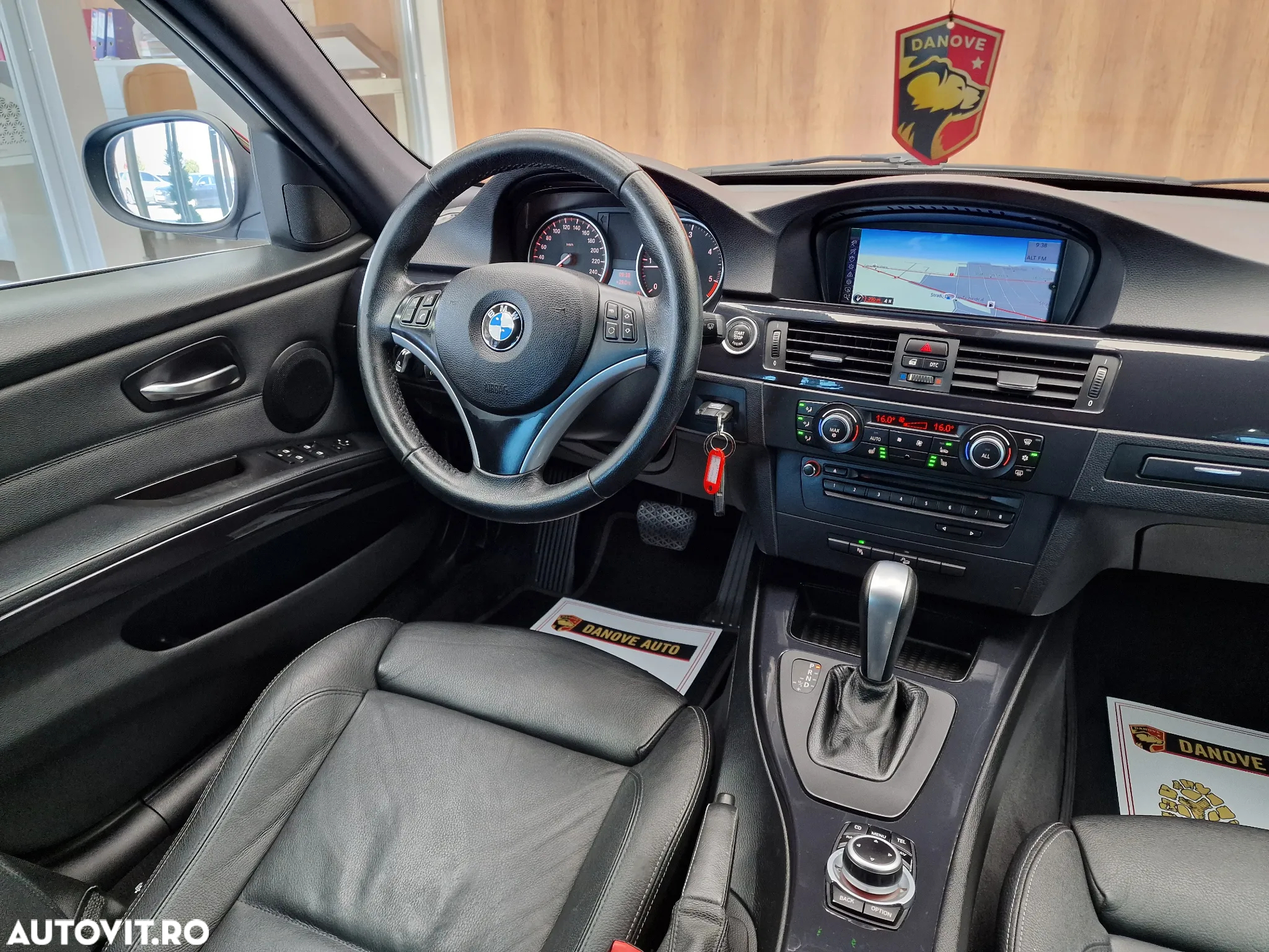 BMW Seria 3 320d DPF Touring Aut. - 18